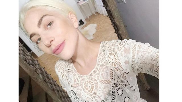Biasa Nyentrik, Ini 6 Gaya Lady Gaga dengan Tampilan Sederhana