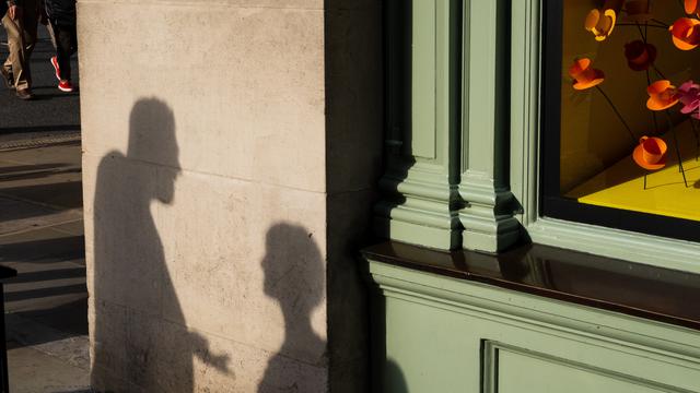 Dilarang main facebook