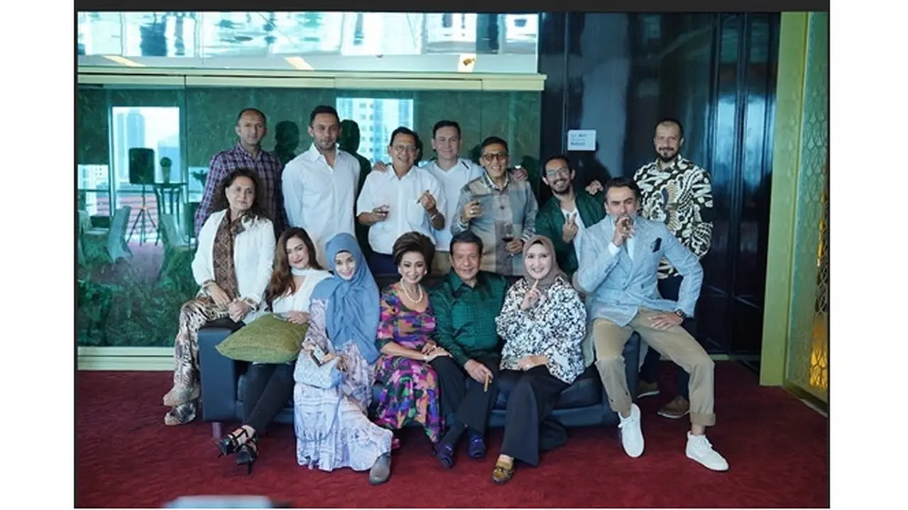 7 Potret Keseruan Reuni Artis Senior Pemain Sinetron 90-an, Bikin Nostalgia