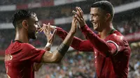 Gabung dengan Manchester United, Bruno Fernandes bisa belajar banyak dari kompatriotnya Cristiano Ronaldo yang dahulu juga bermain di MU. Kisah sukses CR 7 bisa menjadi motivasi bagi gelandang Portugal tersebut. (AFP/Jose Manuel)