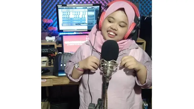 Lebarkan Sayap ke Industri Musik, Ini 6 Gaya Kekeyi di Studio Rekaman