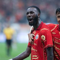 Pemain Persija Jakarta, Allano Lima dan Donny Tri Pamungkas melakukan selebrasi ketika melawan Persita Tangerang&nbsp;pada pekan perdana BRI Super League 2025/2026 di Jakarta International Stadium, Minggu (10/8/2025). (Bola.com/M. Iqbal Ichsan)
