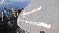 Tulisan CLA-X, Indonesia di Gunung Fuji (Foto: WA 9GAG.com)