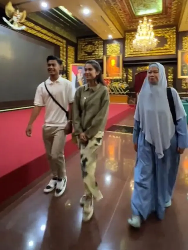 6 Potret Pratama Arhan dan Azizah Salsha Kunjungi Kantor Prabowo, Didoakan Langgeng
