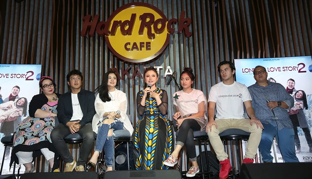 Penyanyi asal Sumedang 38 tahun silam itu mengaku spesialis pembuat lagu baper. Bukan lantaran pernah mengalami, tapi lebih ke pendalaman karakternya. (Savana Alaydrus/Bintang.com)