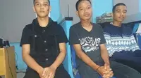 Ayah seorang pemuda apes mengungkapkan jika anaknya dan dua pemuda apes lainnya baru saling kenal setelah mereka sama-sama diamankan polisi. (Liputan6.com/Fauzan)