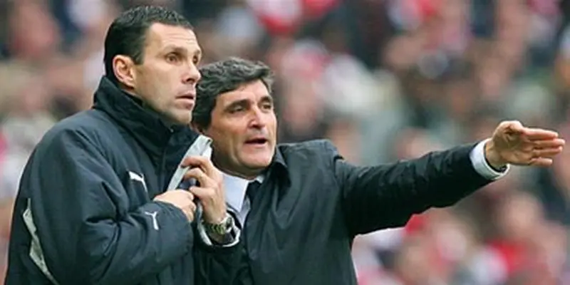 Poyet dan Ramos © AFP 2007)