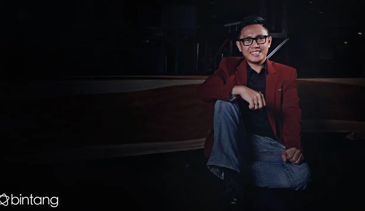 Setelah sekian lama vakum dari pentas lawak, Eko Patrio kembali ke dunia yang  membesarkannya yakni dunia komedi. Ia mengajak Parto dan Akri menghidupkan kembali Patrio dengan konsep yang baru dan lebih segar. (Deki Prayoga/Bintang.com)