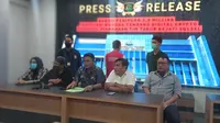 Tim Tabur Intelijen Kejari Sulsel menangkap buronan kasus penipuan kripto di Sulsel. (Liputan6.com/Eka Hakim)