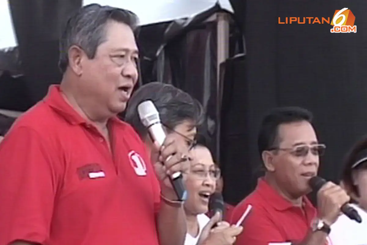 sby-nyanyi-130825b.jpg