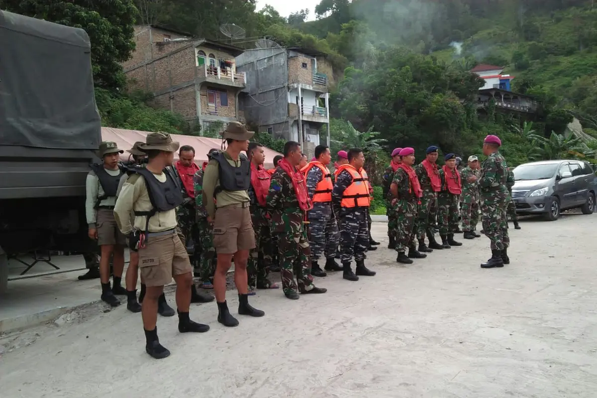 Pasukan Elite TNI AL Diturunkan Cari Korban Kapal Tenggelam di Danau Toba