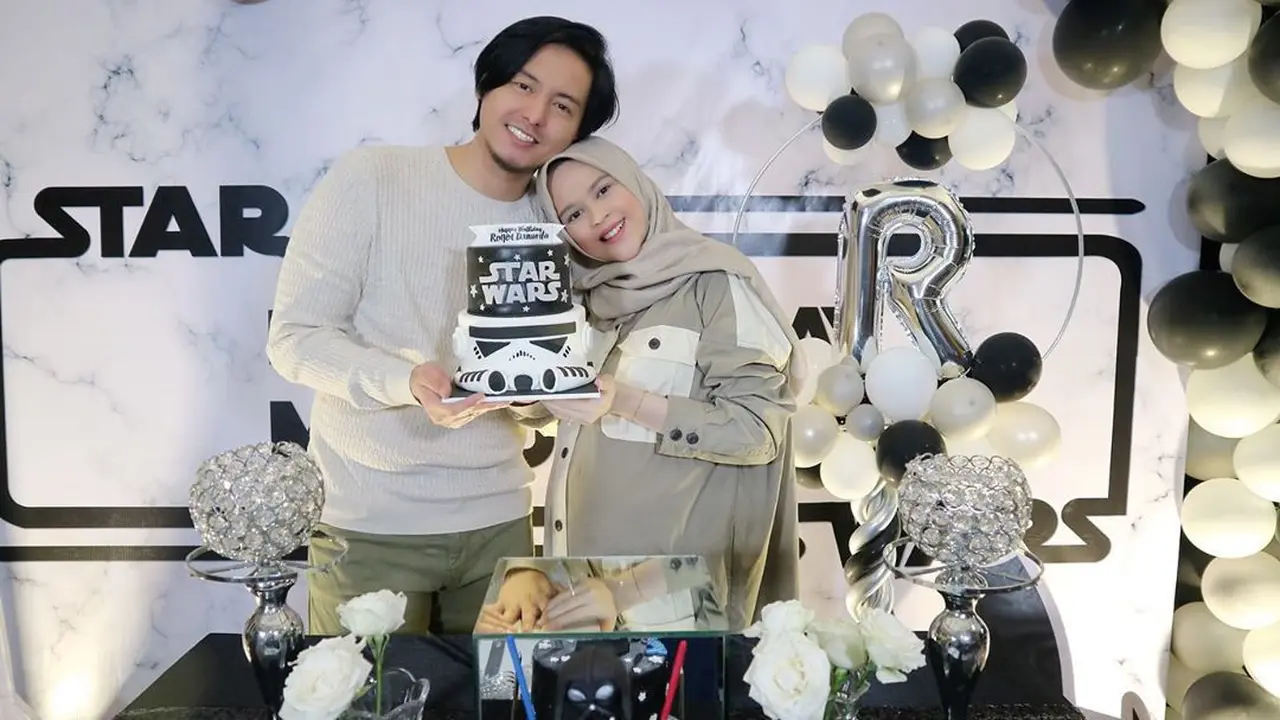 [Fimela] Roger Danuarta dan Cut Meyriska