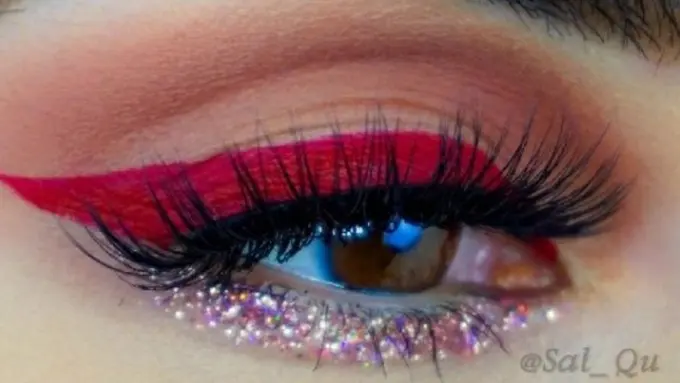 Menjelang Valentine, Buat Eyeshadow Pink Glitter Ini Yuk