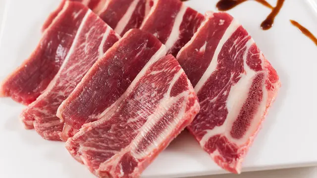 Mana Lebih Kaya Nutrisi, Daging Kambing atau Daging Sapi?