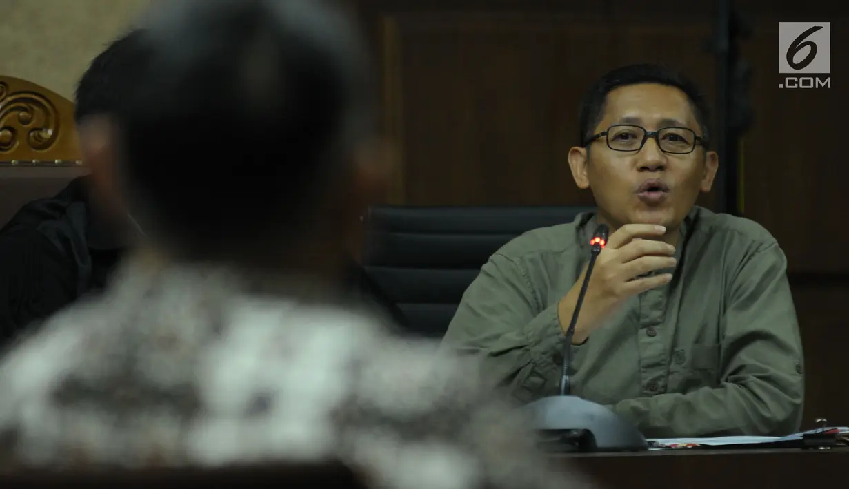Mantan politisi Partai Demokrat, Anas Urbaningrum saat mengikuti sidang lanjutan pengajuan Peninjauan Kembali (PK) kasus korupsi dan pencucian uang proyek P3SON Hambalang di Pengadilan Tipikor, Jakarta, Jumat (8/6). (Liputan6.com/Helmi Fithriansyah)