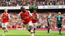 Striker Arsenal, Alexandre Lacazette usai mencetak gol ke gawang Burnley (Daniel -Leal Olivas/AFP)