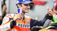 Senyum bahagia pembalap Repsol Honda, Dani Pedrosa usai finis podium ketiga MotoGP Austria 2017 di Sirkuit Red Bull Ring. (Jure Makovec / AFP)