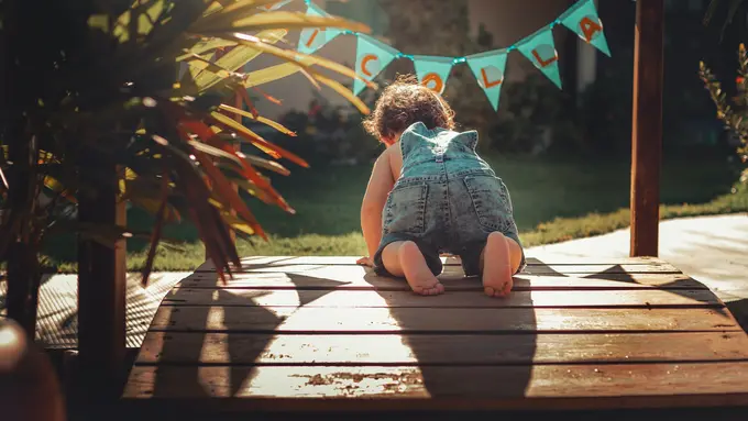 Tips Stimulasi untuk Bayi agar Cepat Duduk dan Merangkak