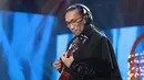 Tak khayal sederet musisi senior dan junior berkolaborasi dan menyuguhkan penampilan spesial demi ramaikan konser tersebut. (Adrian Putra/Bintang.com)