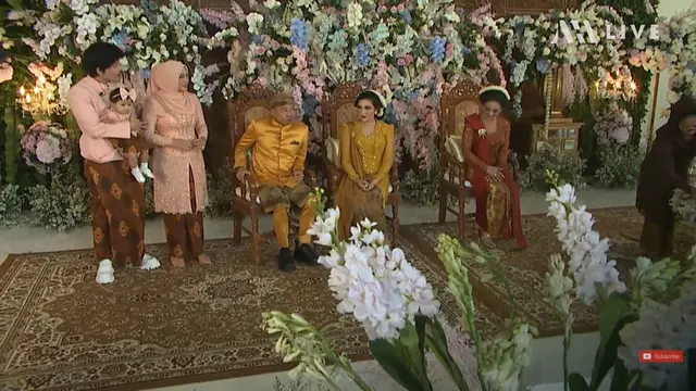 8 Momen Tedak Siten Ameena Anak Atta dan Aurel Hermansyah, Kental Adat Jawa