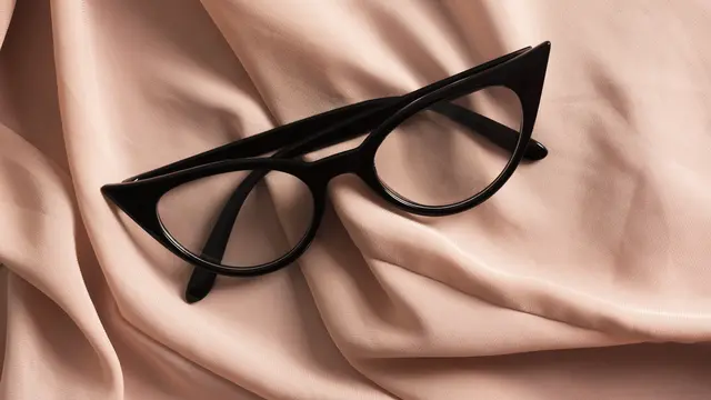 Tips Style Kacamata Sesuai Bentuk Wajah