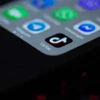 Ilustrasi TikTok. Sumber foto: unsplash.com/Solen Feyissa.