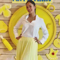 Kalina Octaranny, perempuan bertubuh tinggi danlangsing ini memang selalu berhasil memikat di setiap penampilannya. Ia sangat pandai memilih model dan busana yang cocok untuk dikenakannya. (Instagram/kalinaoctaranny)