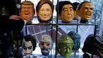 Topeng karet yang menyerupai Presiden AS terpilih, Donald Trump di pajang bersama topeng lain yang menyerupai Hillary Clinton, Perdana Menteri Jepang Shinzo Abe dan Presiden AS Barack Obama di Studio Ogawa, Saitama, Jepang (21/11). (Reuters/Toru Hanai)