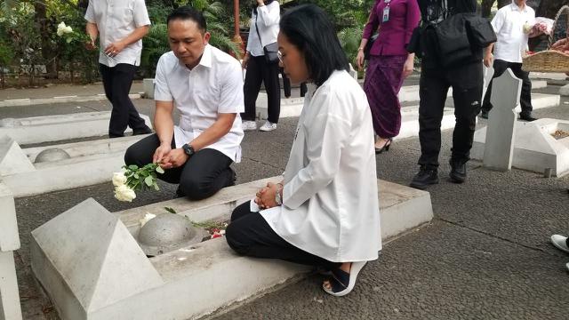 Direksi Garuda Indonesia tabur bunga di Taman Makam Pahlawan (TMP) Taruna, Kota Tangerang, Kamis (15/8/2019).