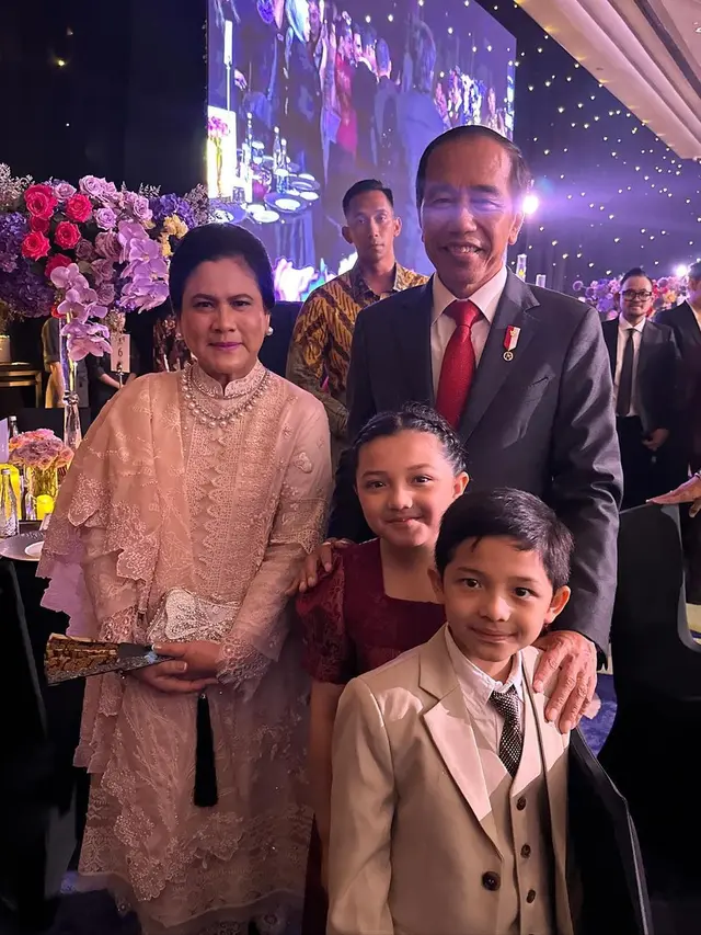 Arsy dan Arsya Foto Bersama Bapak Presiden