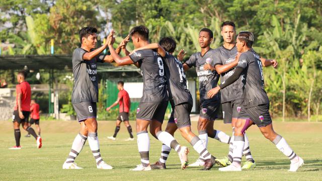 Foto Liga 1: Sempat Unggul, Persita Tangerang Gagal Taklukkan Borneo FC