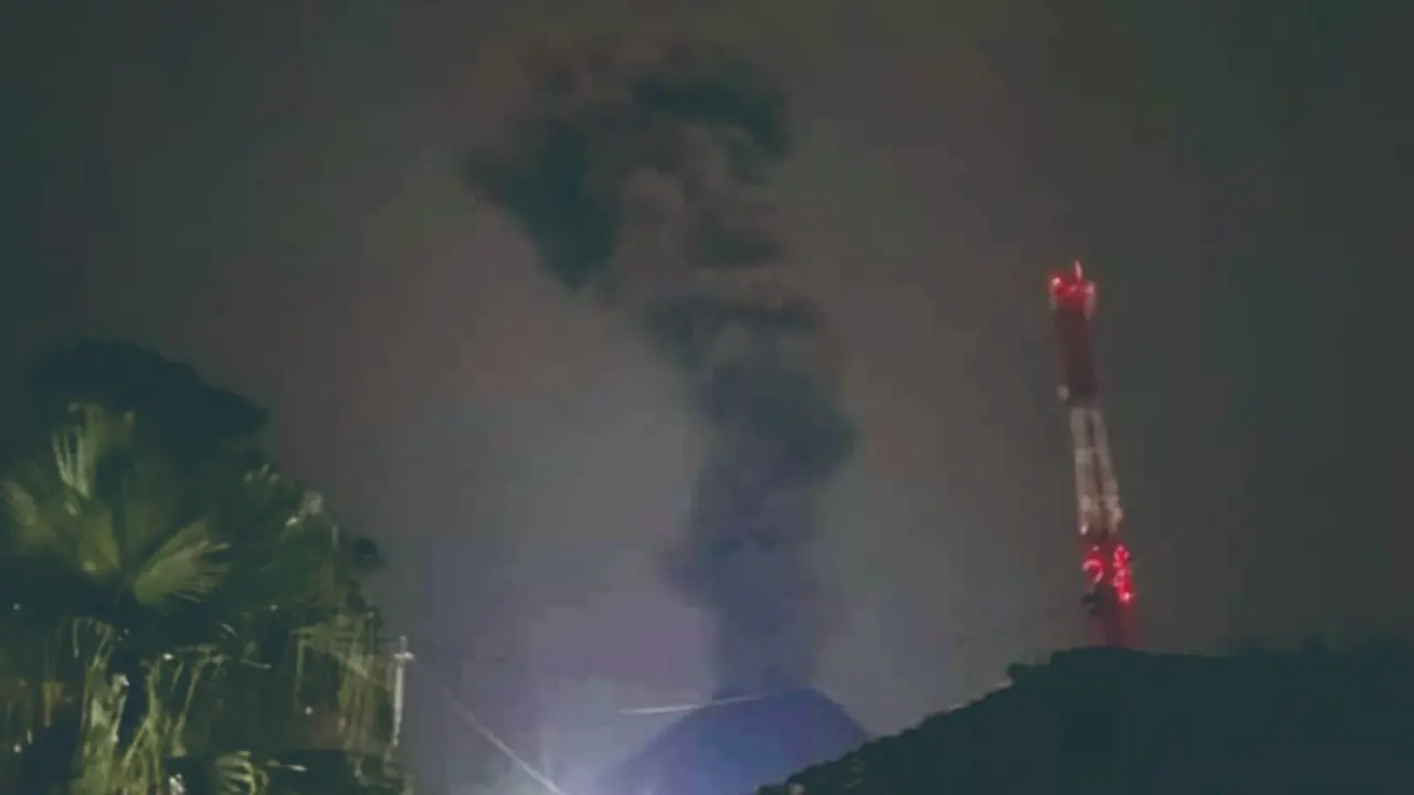 Merapi erupsi 4 kali, gerakan magma ditengarai telah mendekati puncak. (Foto: Liputan6.com/BPPTKG/Wisnu Wardhana)
