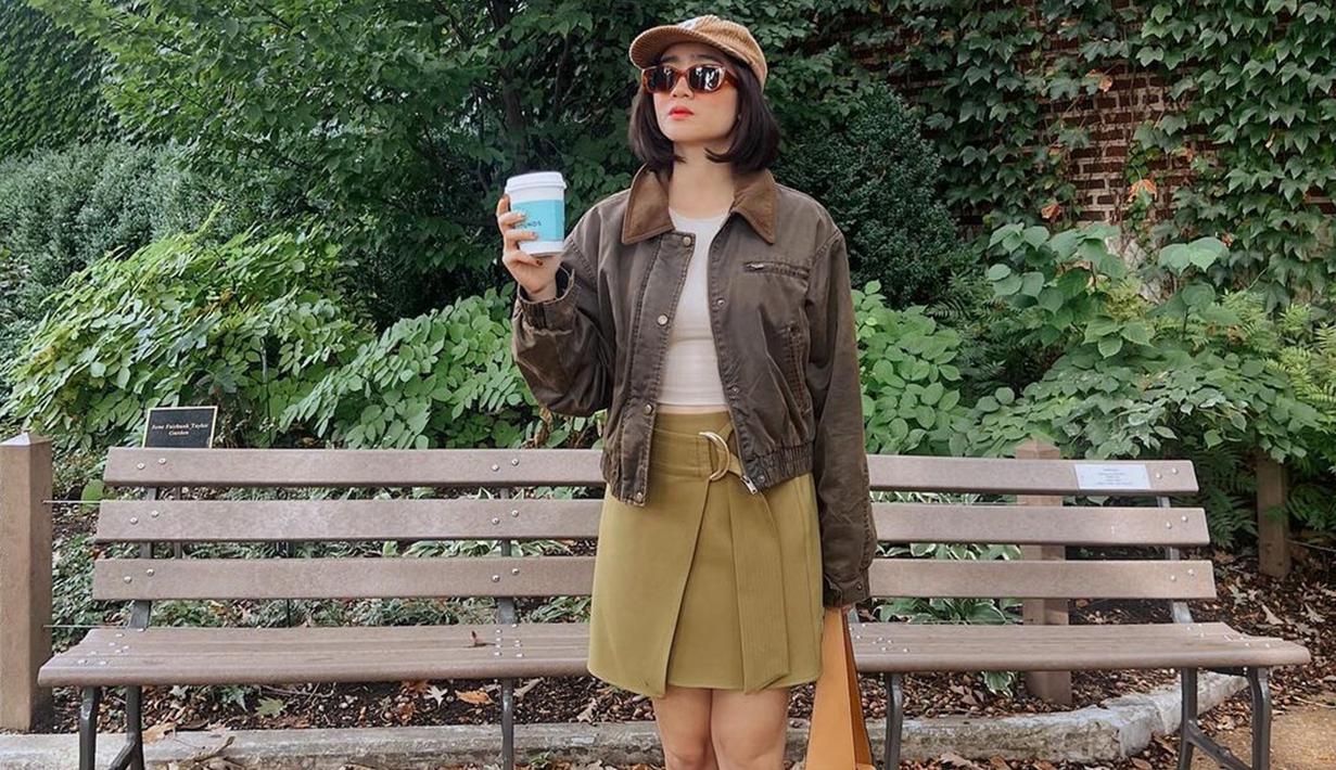 Gaya penampilan Febby Rastanty selama di Belanda juga tak lepas dari sorotan. Dirinya tampak tampil stylish meski tengah asyik liburan. (Liputan6.com/IG/@febbyrastanty)