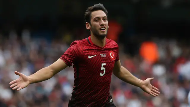 Kabar Transfer, Leverkusen, Hakan Calhanoglu