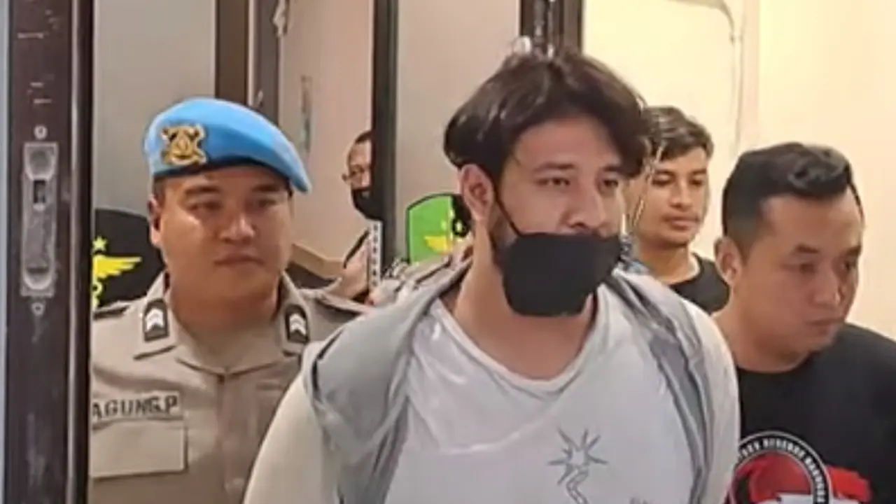 Artis Ammar Zoni ditetapkan sebagai tersangka setelah ditangkap atas kasus penyalahgunaan narkoba.