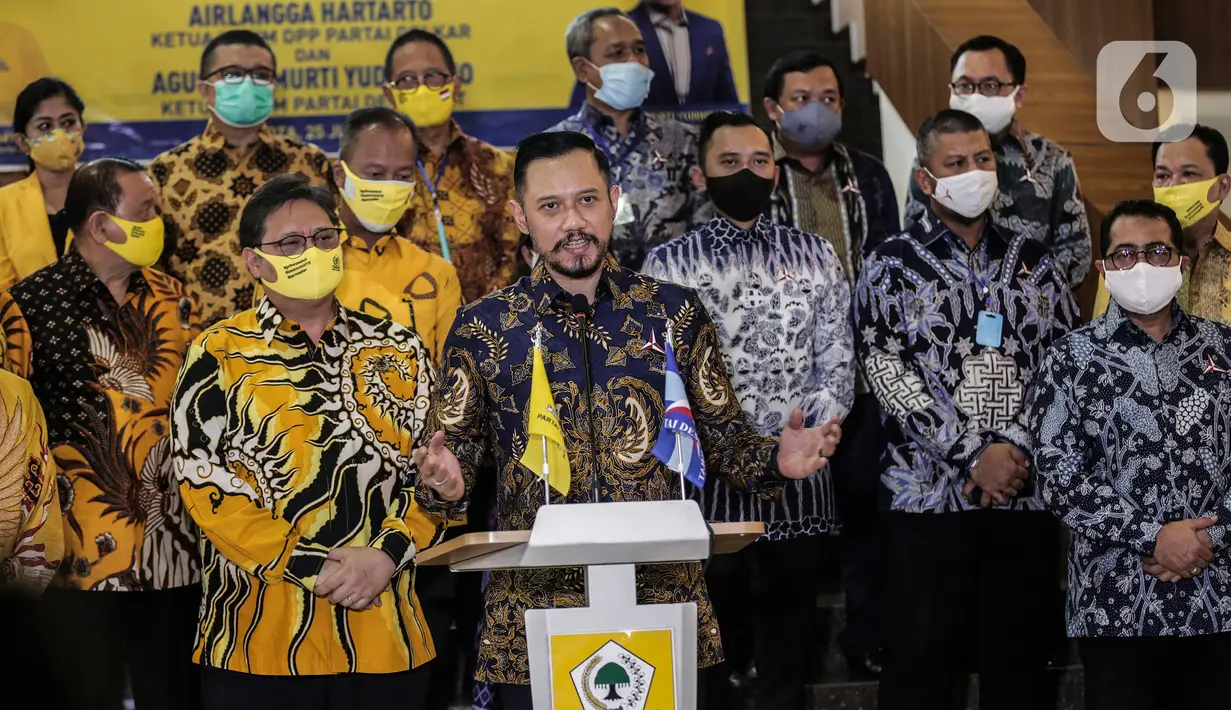 Ketua Umum Parta Demokrat Agus Harimurti Yudhoyono memberikan keterangan pers seusai pertemuan di DPP Partai Golkar, Jakarta, Kamis (25/6/2020). AHY melakukan pertemuan untuk membahas Pilkada serentak 2020 serta pembangunan perekonomian saat pandemi COVID-19 ini. (Liputan6.com/Johan Tallo)