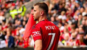Pemain baru Manchester United, Mason Mount saat laga pramusim melawan Leeds United di Ullevaal Stadium, Oslo, Rabu (12/7/2023). (Twitter/@ManUtd)