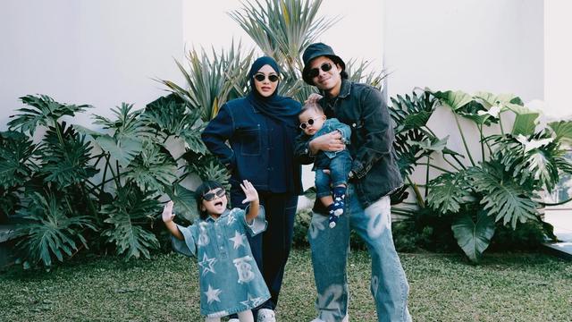 7 Potret Atta Halilintar Ajak Keluarga Liburan, Ameena Berani Naik Kuda Poni