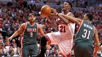 Chicago Bulls vs Milwaukee Bucks  (AP Photo/Charles Rex Arbogast)