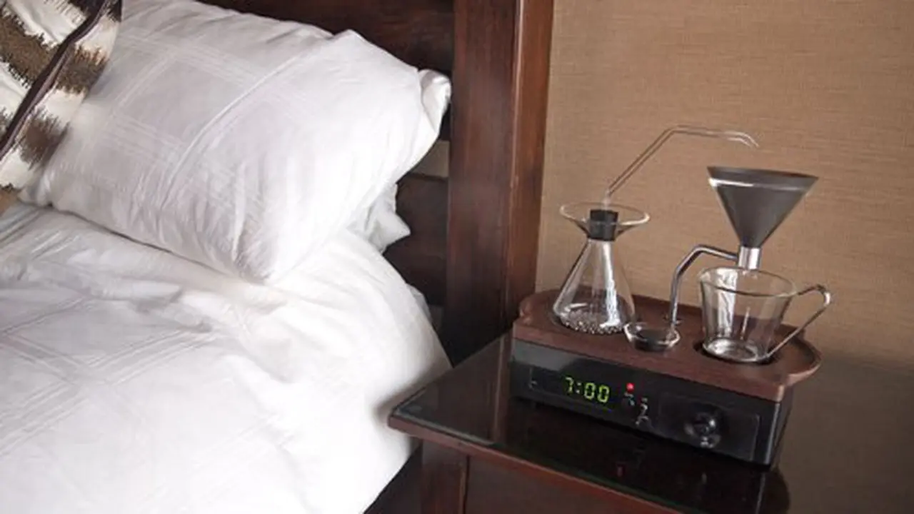 Keren, Jam Alarm Bisa Seduh Kopi di Kala Berbunyi