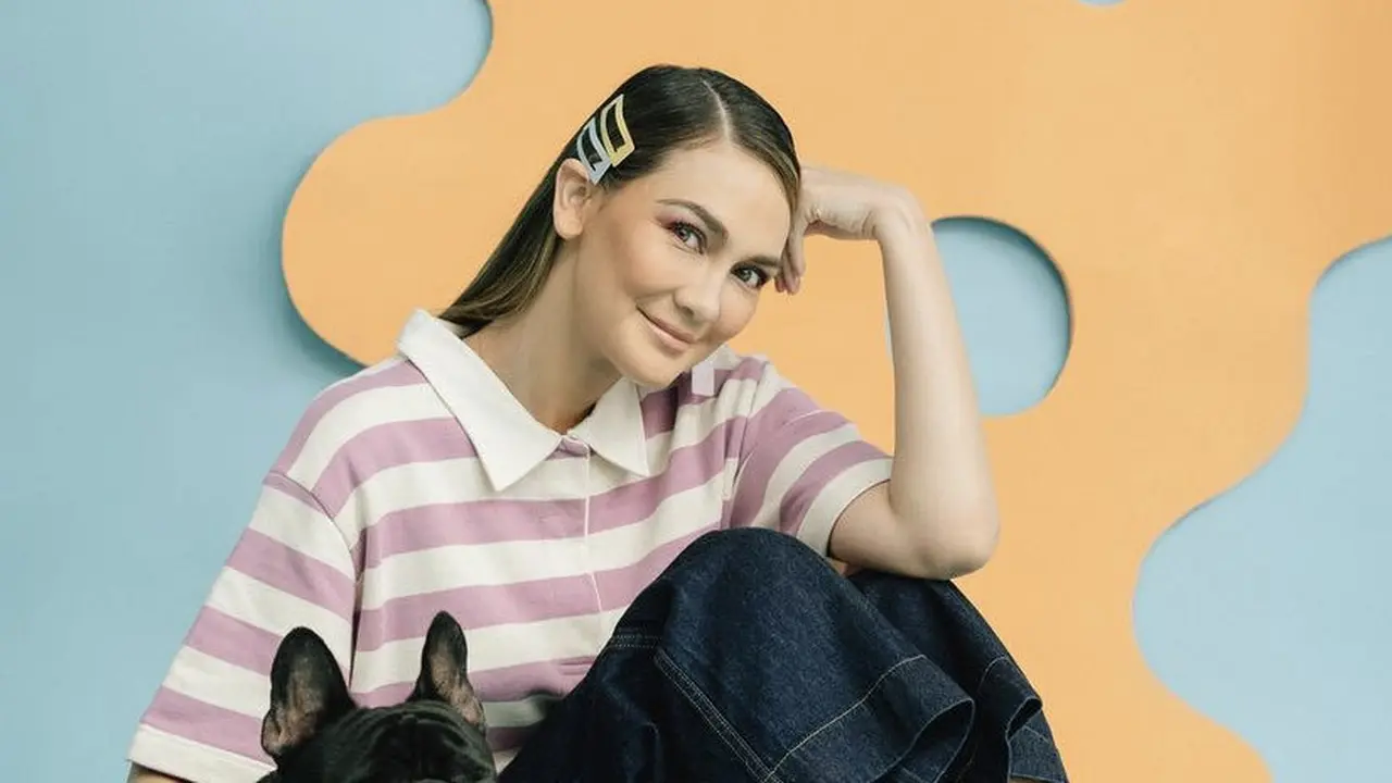 Sepatu Luna Maya Seharga 2 jutaan