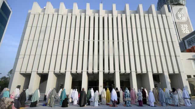 FOTO: Penerapan Physical Distancing Salat Id di Tangerang Selatan