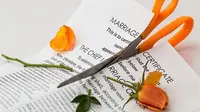 Ketika bercerai, Anda pun dihadapkan oleh pilihan: akankah rumah tersebut dijual atau berpindah kepemilikan menjadi milik Anda atau pasangan