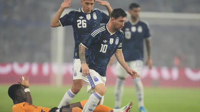 Aksi Lionel Messi di laga uji coba antara Argentina vs Zambia di Buenos Aires, Rabu (01/04/2026) pagi WIB.