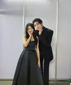 Asia Artist Awards kembali mempertemukan para pemain Lovely Runner, Byeon Woo Seok dan Kim Hye Yoo yang mengobati rasa rindu para penggemarnya. Di ajang tersebut keduanya kompak mengenakan pakaian hitam. [@byeonwooseok]