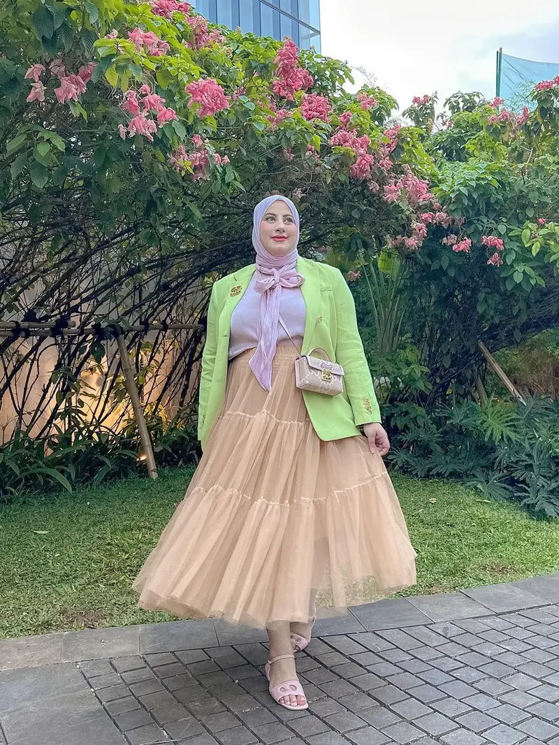 6 Gaya Berhijab Tasyi Athasyia yang Mewah, Cocok Jadi Inspirasi Outfit Ramadan