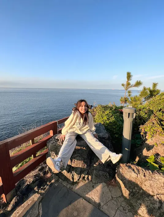 Gaya casual sporty andalan Fuji disebut punya vibes layaknya trainee Idol K-Pop [@fuji_an]