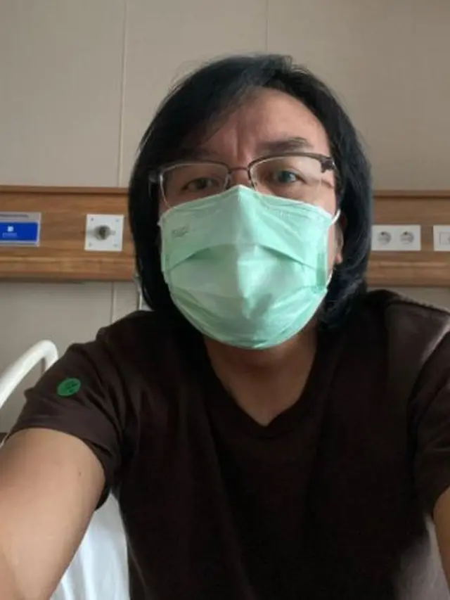 Ari Lasso sebelum menjalani operasi di rumah sakit