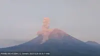 Gunung Semeru kembali erupsi, Senin pagi (25/12/2023), pukul 05:12 WIB. (Liputan6.com/ Dok Magma ESDM)
