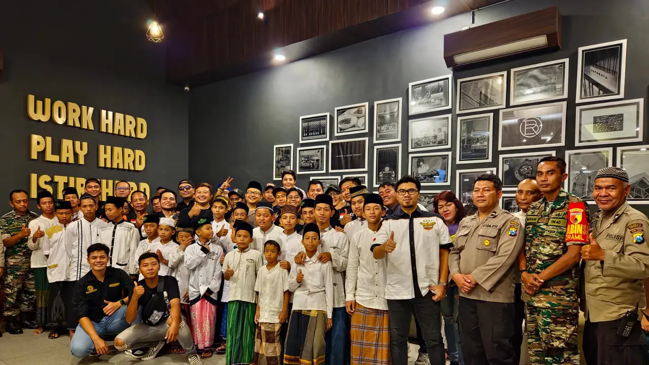 HDCI Surabaya bersama Satlantas Polrestabes Surabaya buka puasa bersama dengan anak yatim piatu di Surabaya. (Istimewa)